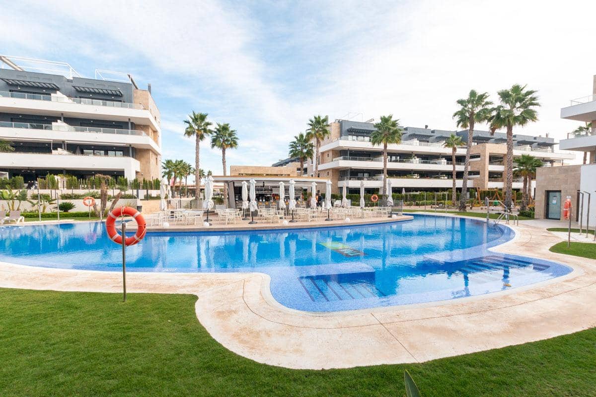2 soveværelse Lejlighed til salg i Playa Flamenca med swimmingpool - € 375.000 (Ref: 8584359)