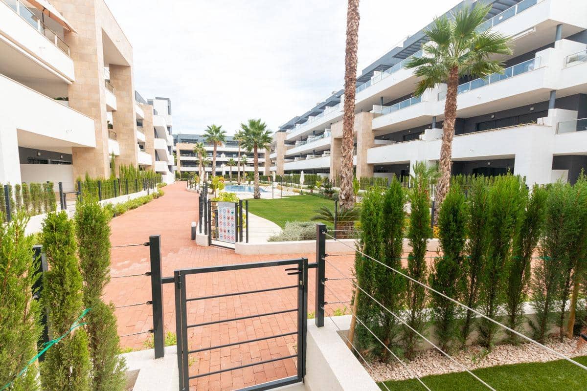 2 soveværelse Lejlighed til salg i Playa Flamenca med swimmingpool - € 375.000 (Ref: 8584359)