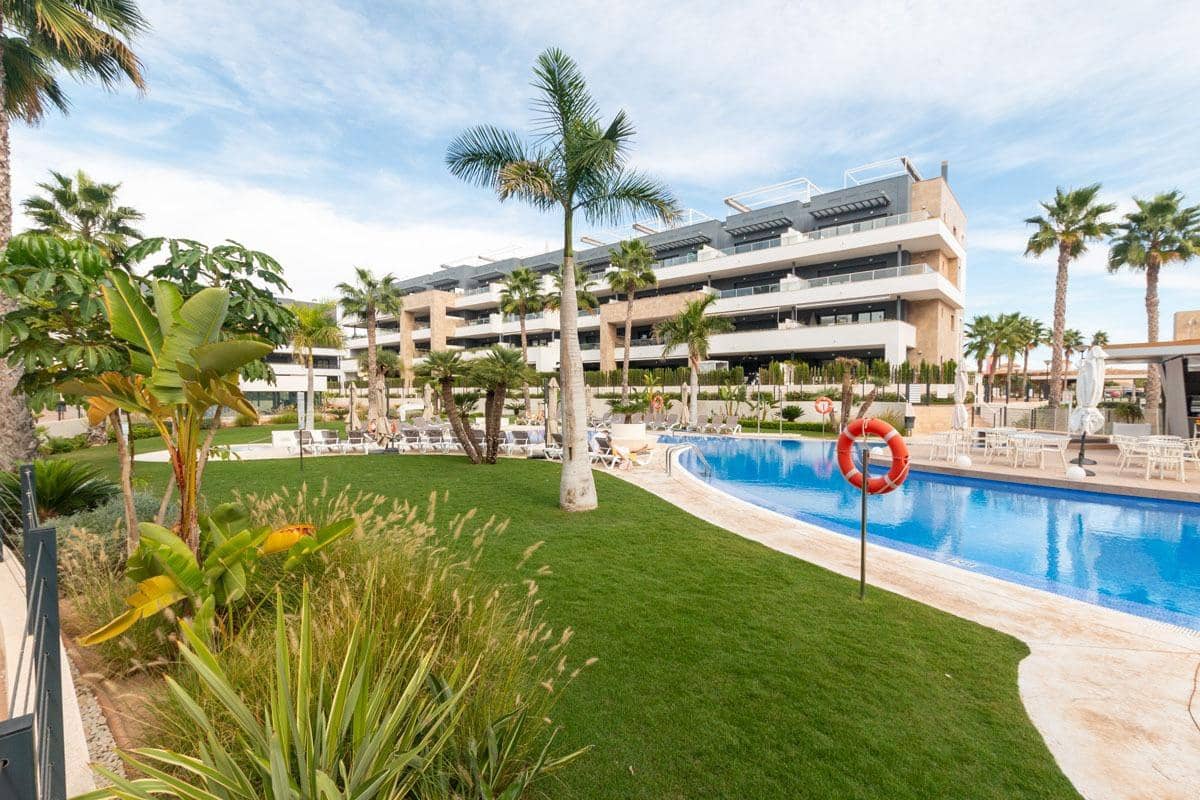 2 soveværelse Lejlighed til salg i Playa Flamenca med swimmingpool - € 375.000 (Ref: 8584359)