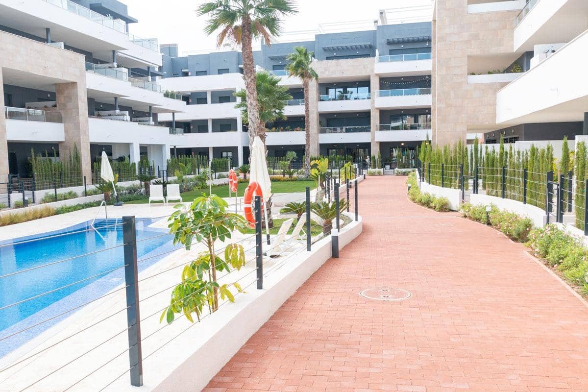 2 soveværelse Lejlighed til salg i Playa Flamenca med swimmingpool - € 375.000 (Ref: 8584359)