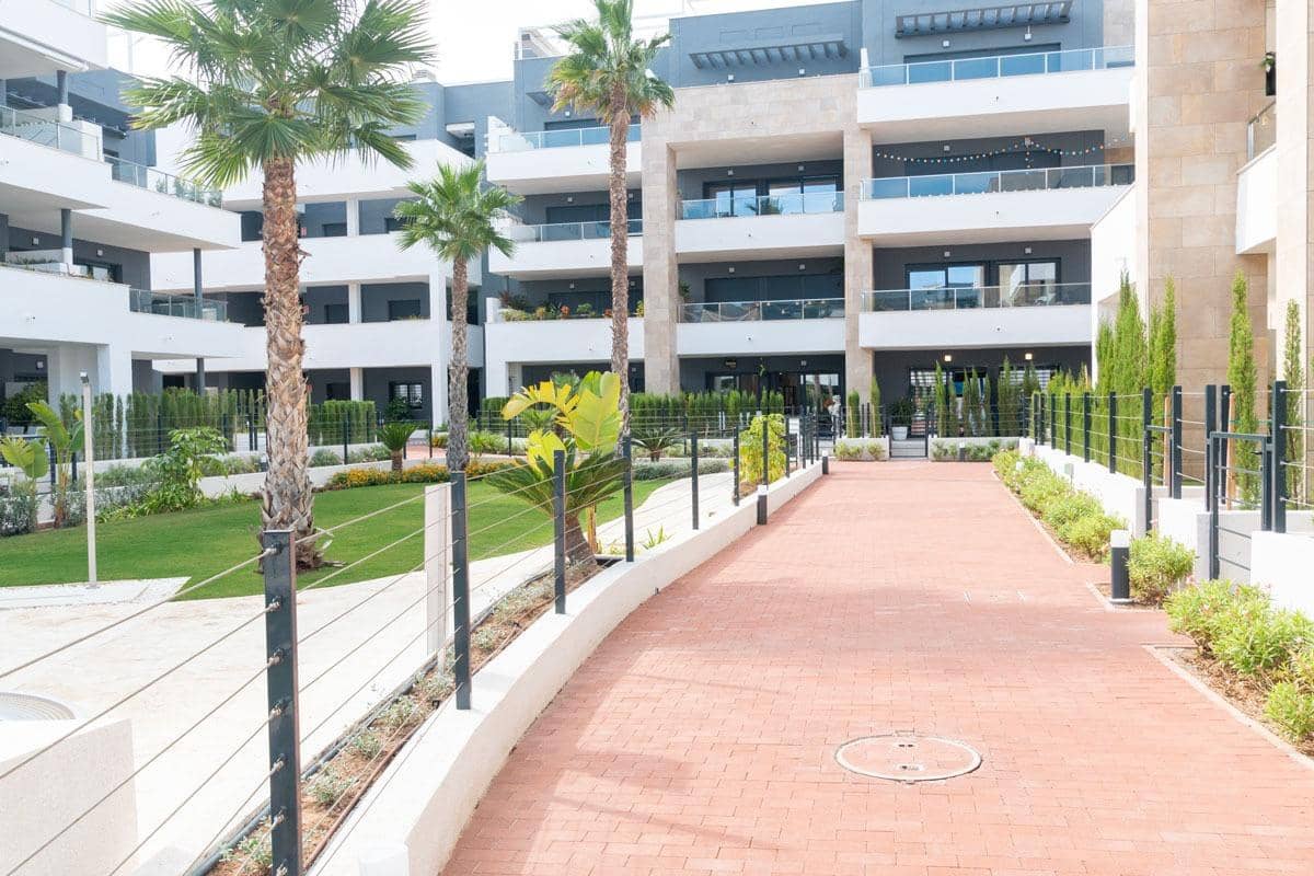 2 soveværelse Lejlighed til salg i Playa Flamenca med swimmingpool - € 375.000 (Ref: 8584359)