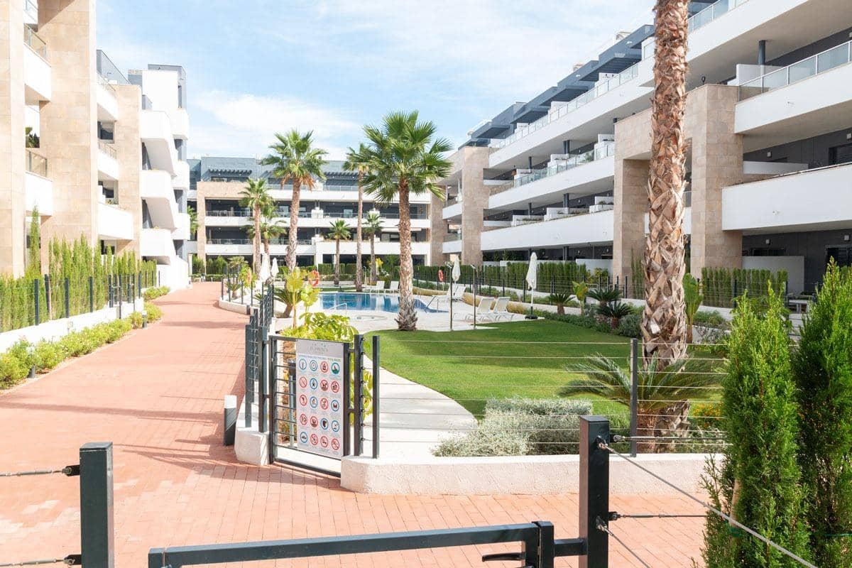 2 soveværelse Lejlighed til salg i Playa Flamenca med swimmingpool - € 375.000 (Ref: 8584359)