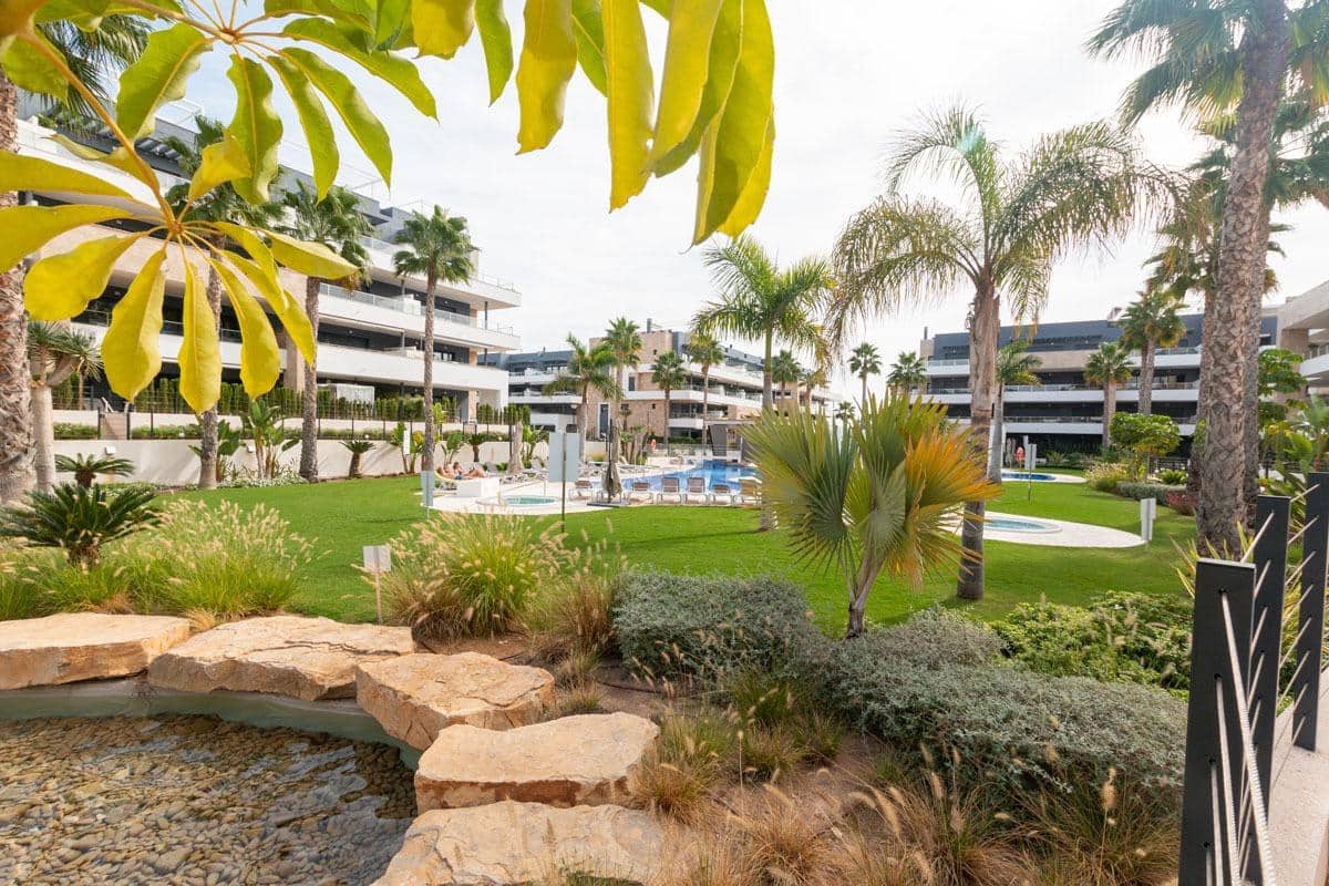 2 soveværelse Lejlighed til salg i Playa Flamenca med swimmingpool - € 375.000 (Ref: 8584359)