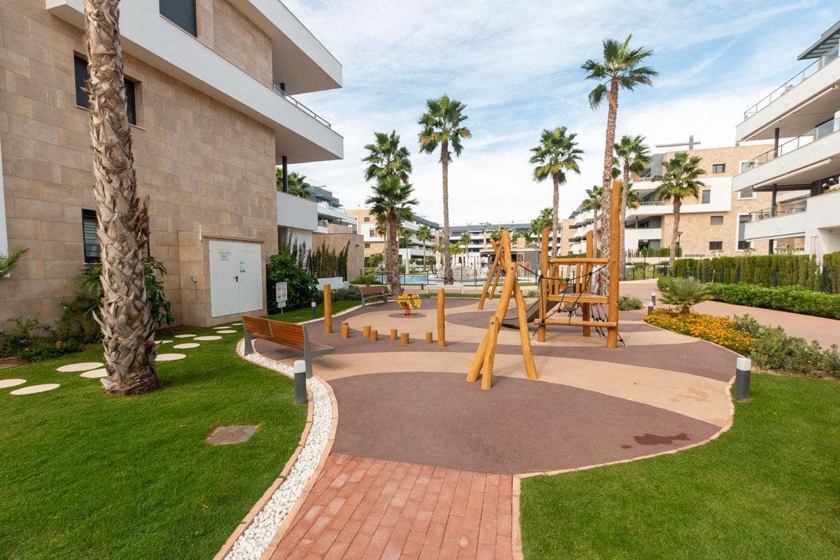 2 soveværelse Lejlighed til salg i Playa Flamenca med swimmingpool - € 375.000 (Ref: 8584359)
