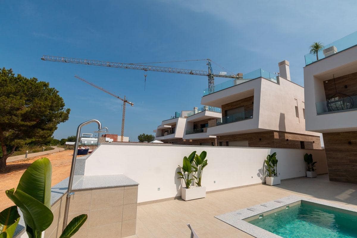 3 soveværelse Villa til salg i Pilar de la Horadada med swimmingpool - € 474.900 (Ref: 8849785)