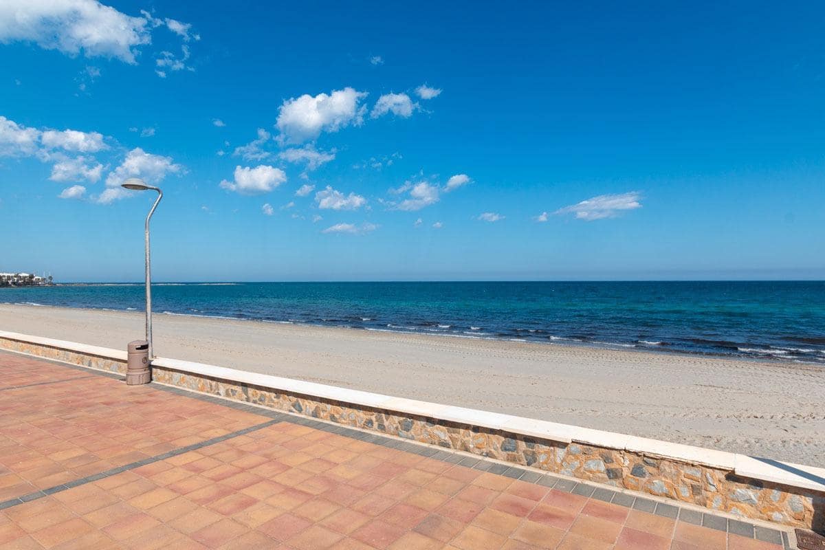 2 soveværelse Lejlighed til salg i La Manga del Mar Menor med swimmingpool garage - € 184.000 (Ref: 8926631)