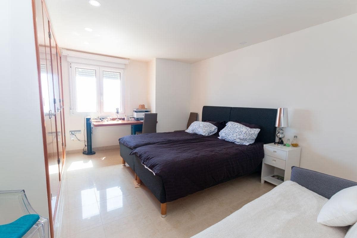 3 bedroom Apartment for sale in Torrevieja - € 529,000 (Ref: 8961718)
