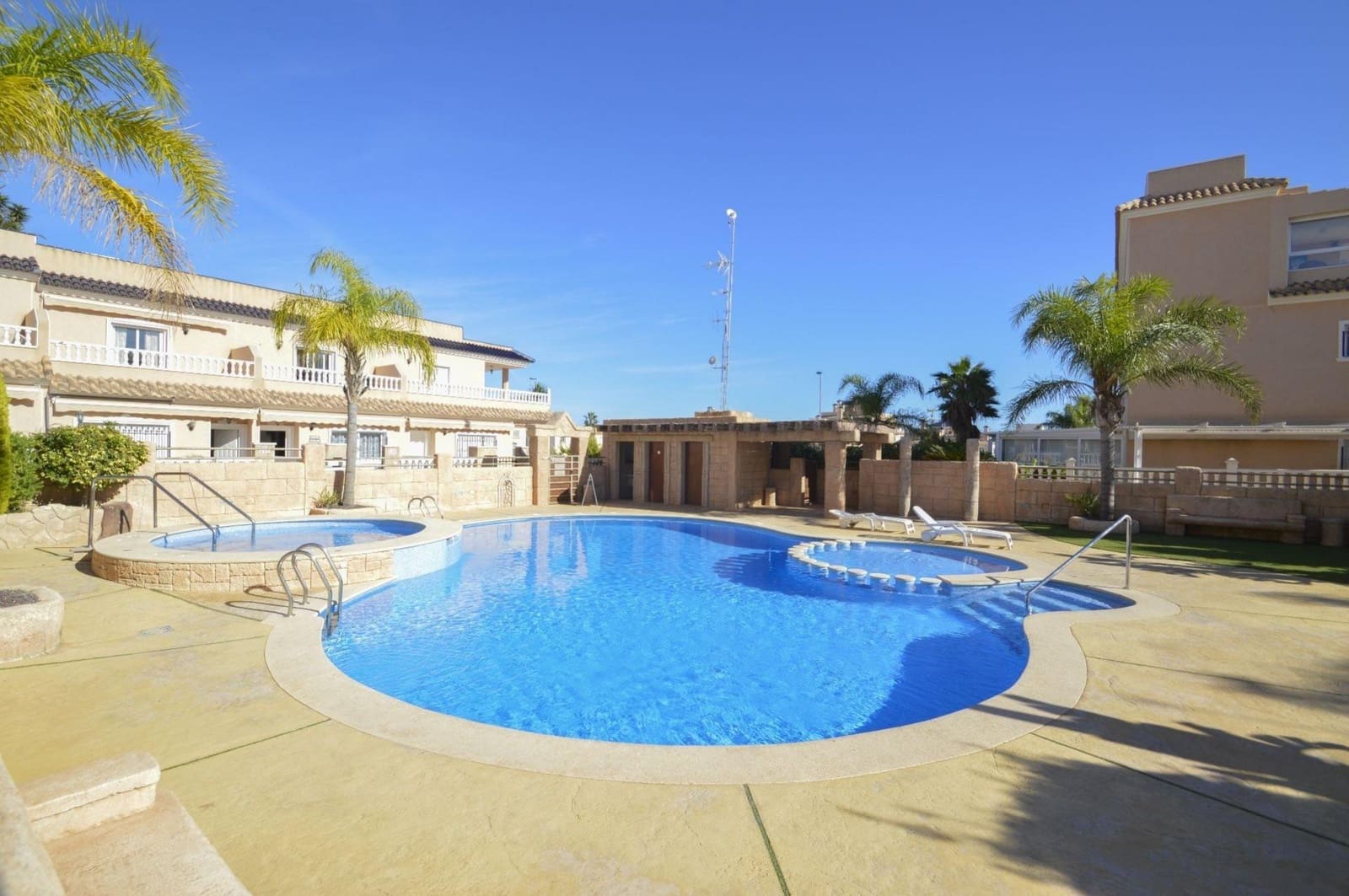 2 soveværelse Rækkehus til salg i Los Dolses med swimmingpool - € 214.000 (Ref: 8961719)