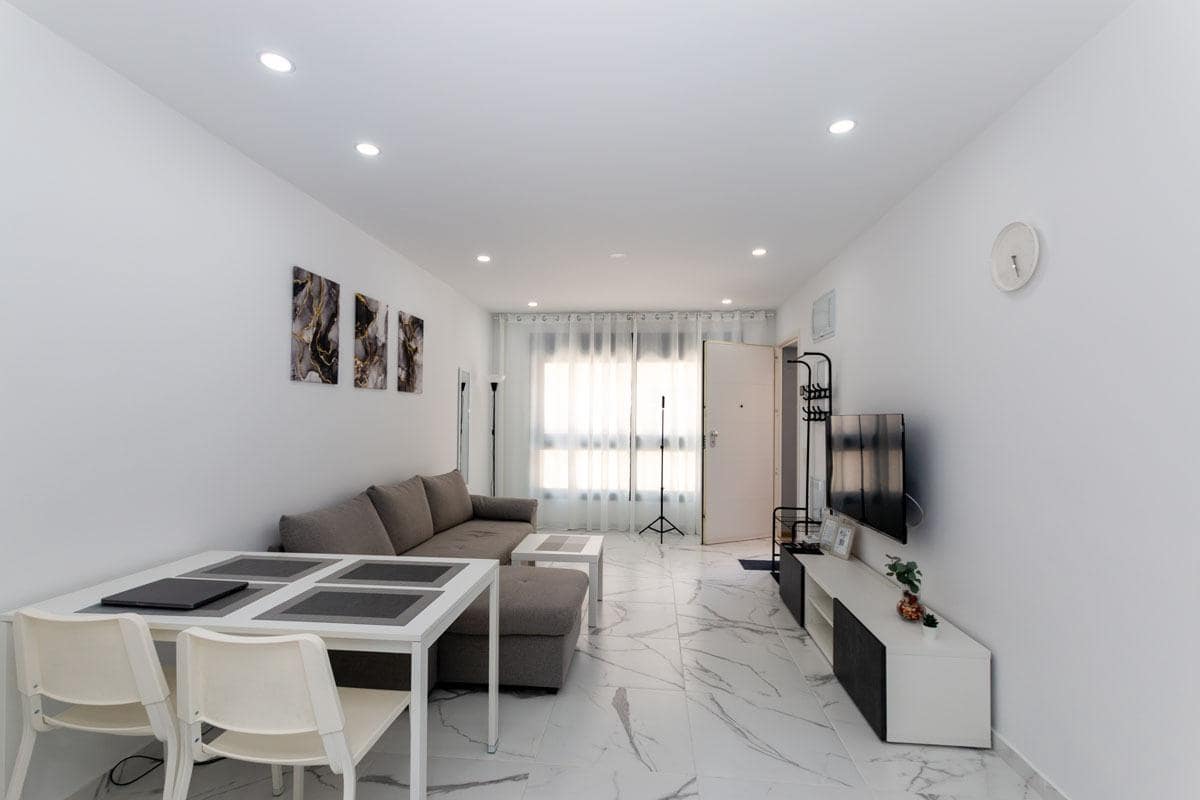 1 bedroom Apartment for sale in Torrevieja with pool - € 185,000 (Ref: 8970503)