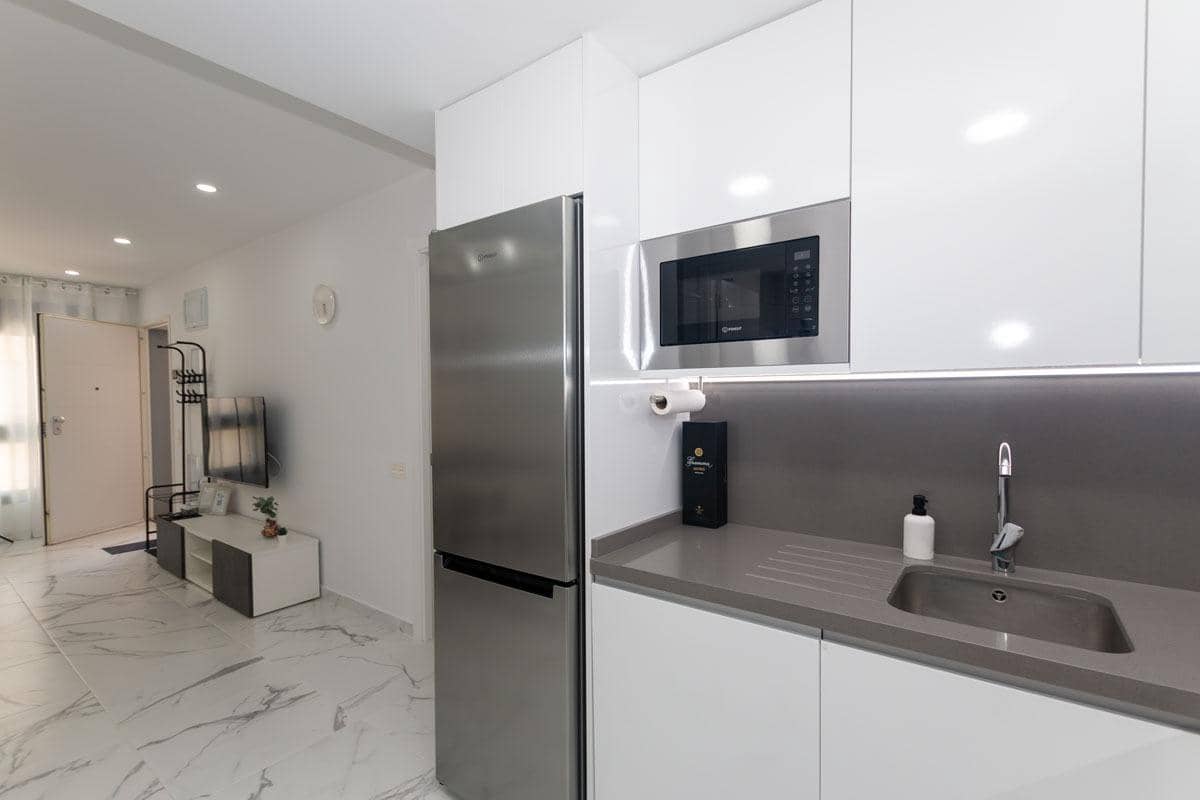 1 bedroom Apartment for sale in Torrevieja with pool - € 185,000 (Ref: 8970503)