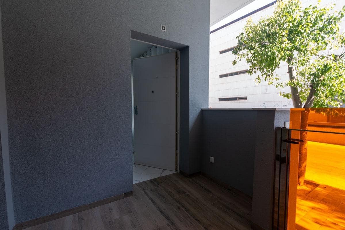 1 bedroom Apartment for sale in Torrevieja with pool - € 185,000 (Ref: 8970503)