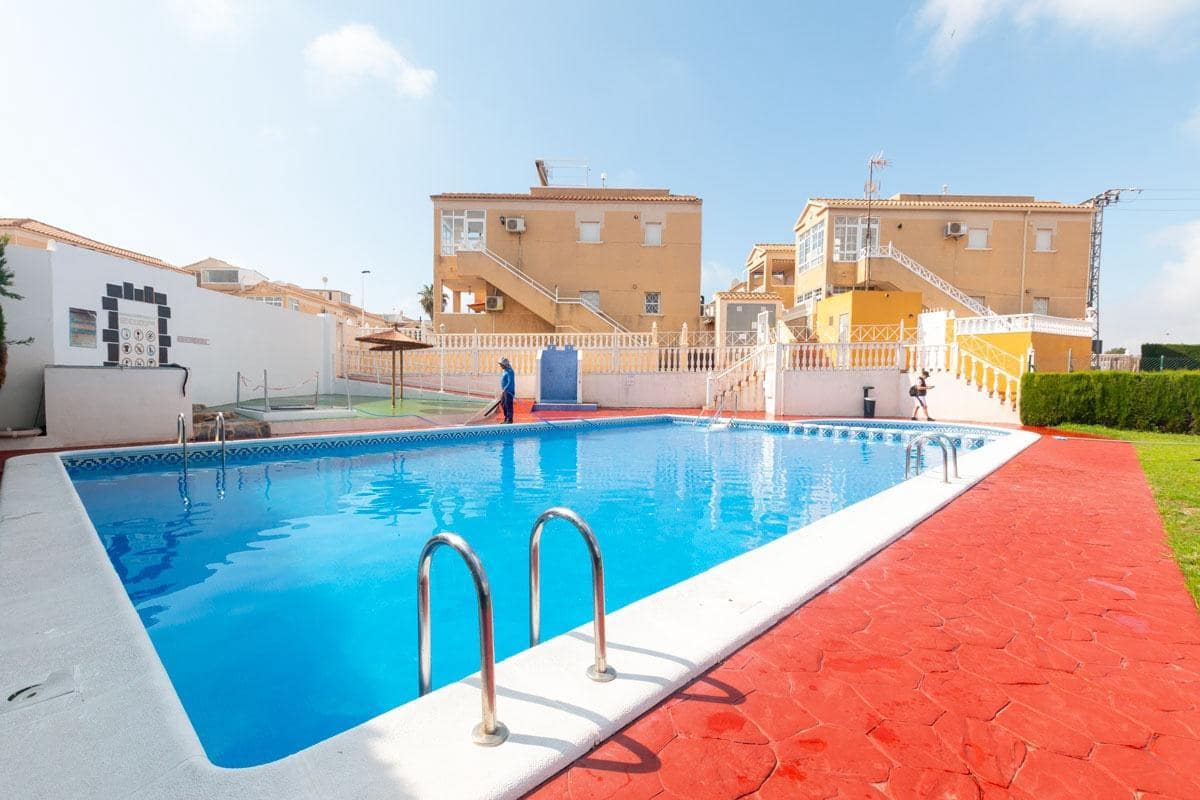 2 bedroom Bungalow for sale in Torrevieja with pool - € 149,900 (Ref: 9048987)