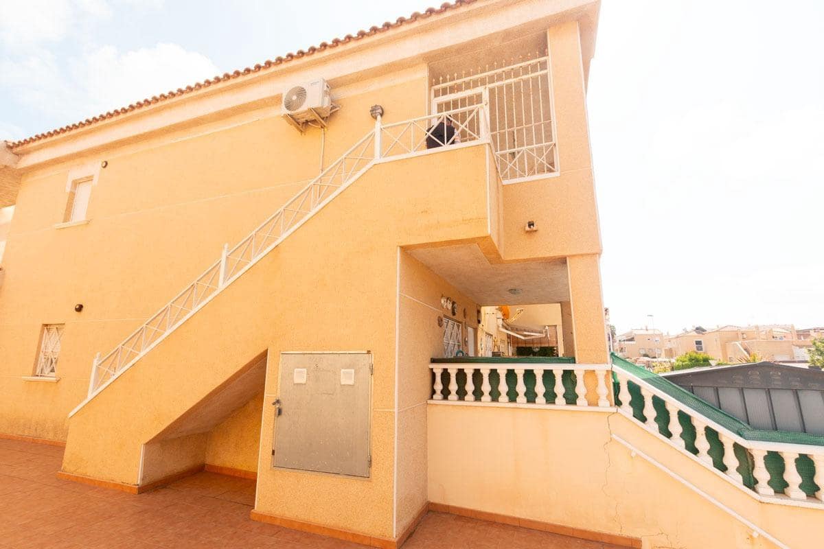 2 bedroom Bungalow for sale in Torrevieja with pool - € 149,900 (Ref: 9048987)