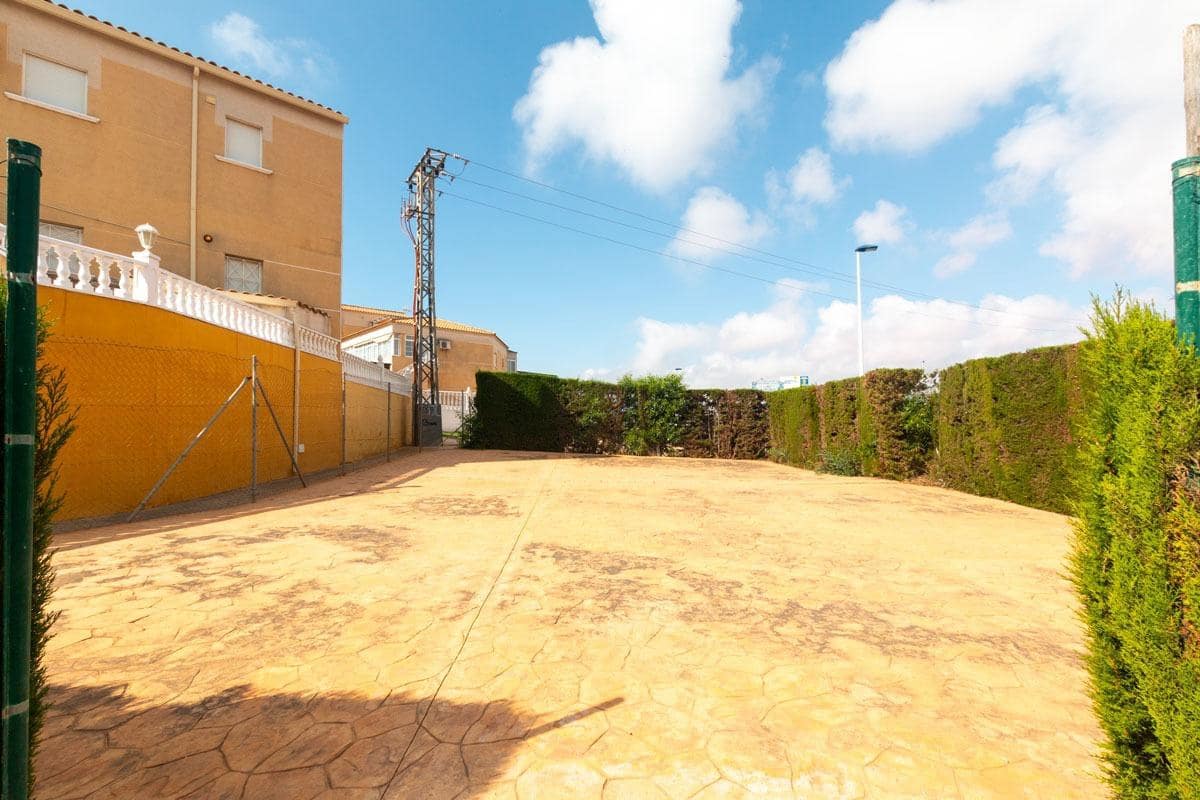 2 bedroom Bungalow for sale in Torrevieja with pool - € 149,900 (Ref: 9048987)