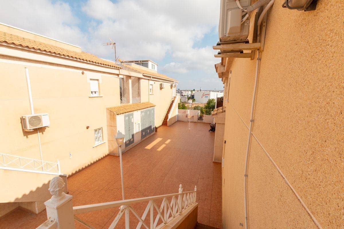 2 bedroom Bungalow for sale in Torrevieja with pool - € 149,900 (Ref: 9048987)