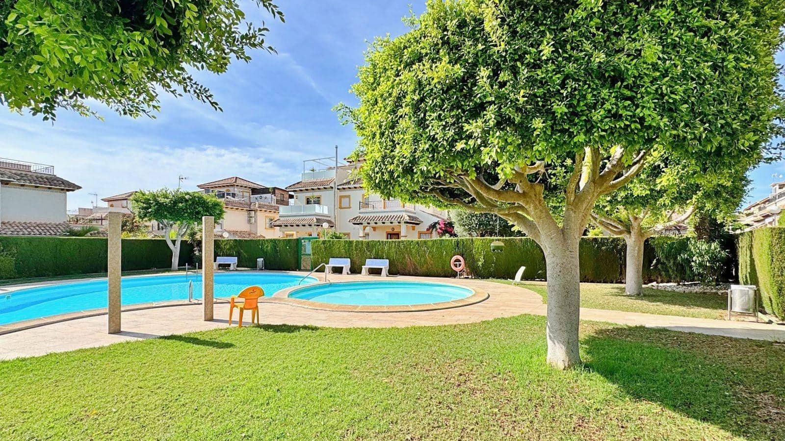 2 Zimmer Reihenhaus zu verkaufen in Orihuela Costa mit Pool - 189.000 € (Ref: 9206588)