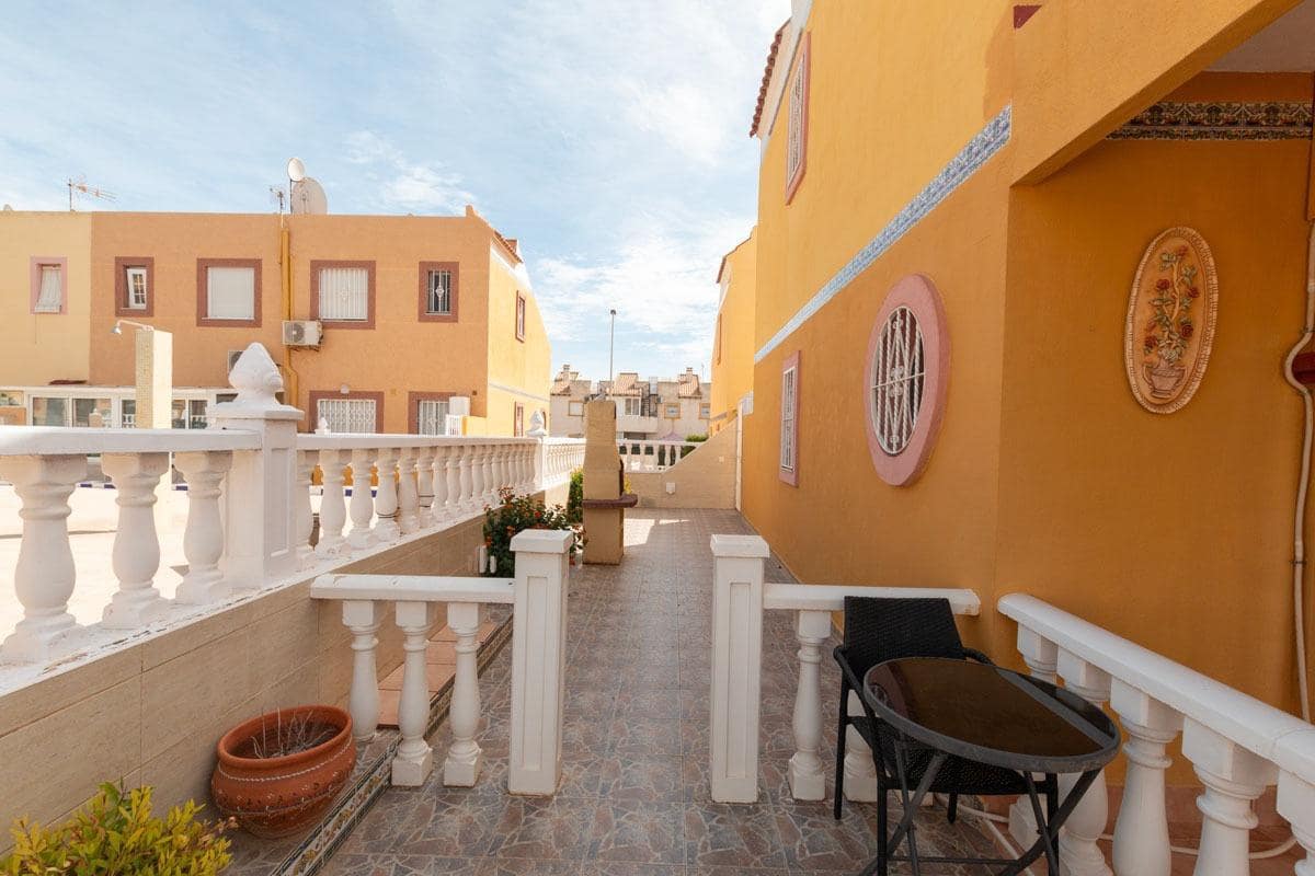 2 slaapkamer Halfvrijstaande villa te koop in La Regia met zwembad - € 225.000 (Ref: 9308621)