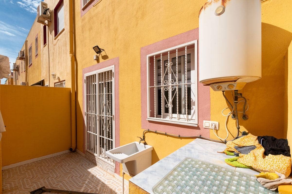 2 slaapkamer Halfvrijstaande villa te koop in La Regia met zwembad - € 225.000 (Ref: 9308621)