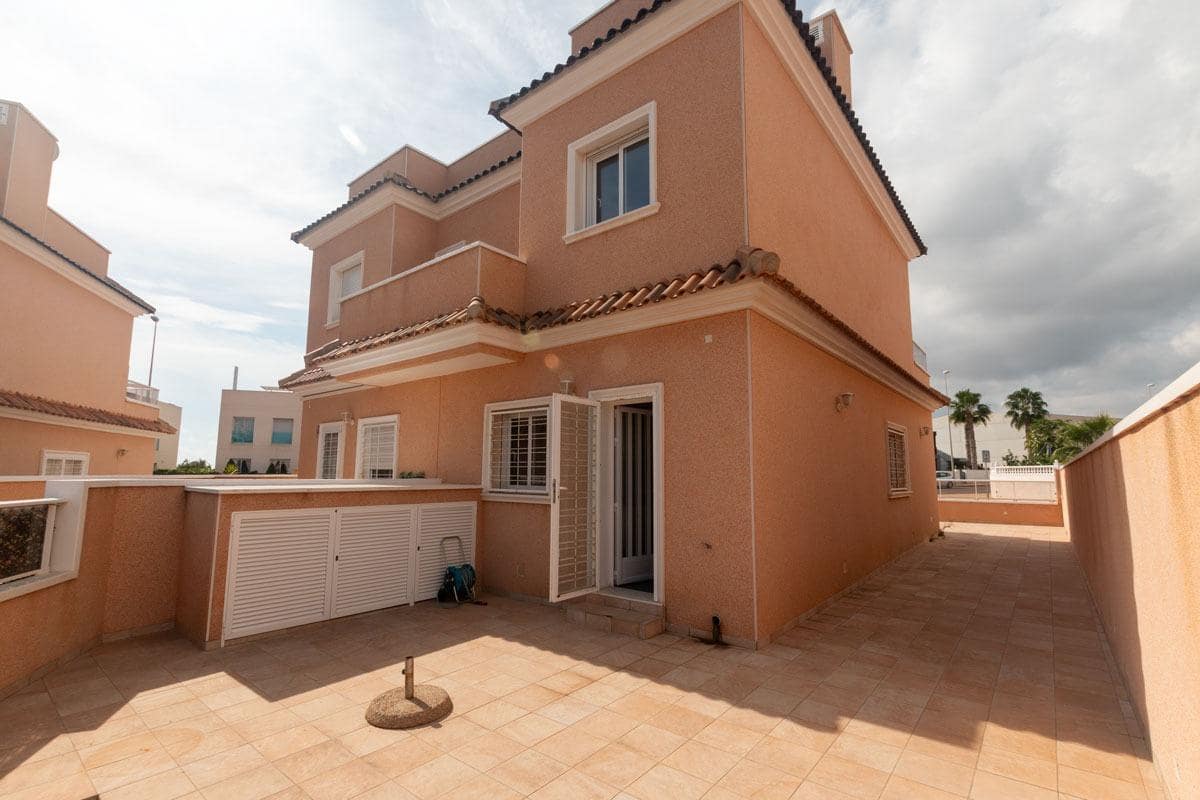 3 soveværelse Semi-Rækkehus til salg i Orihuela Costa med swimmingpool garage - € 295.000 (Ref: 9317937)