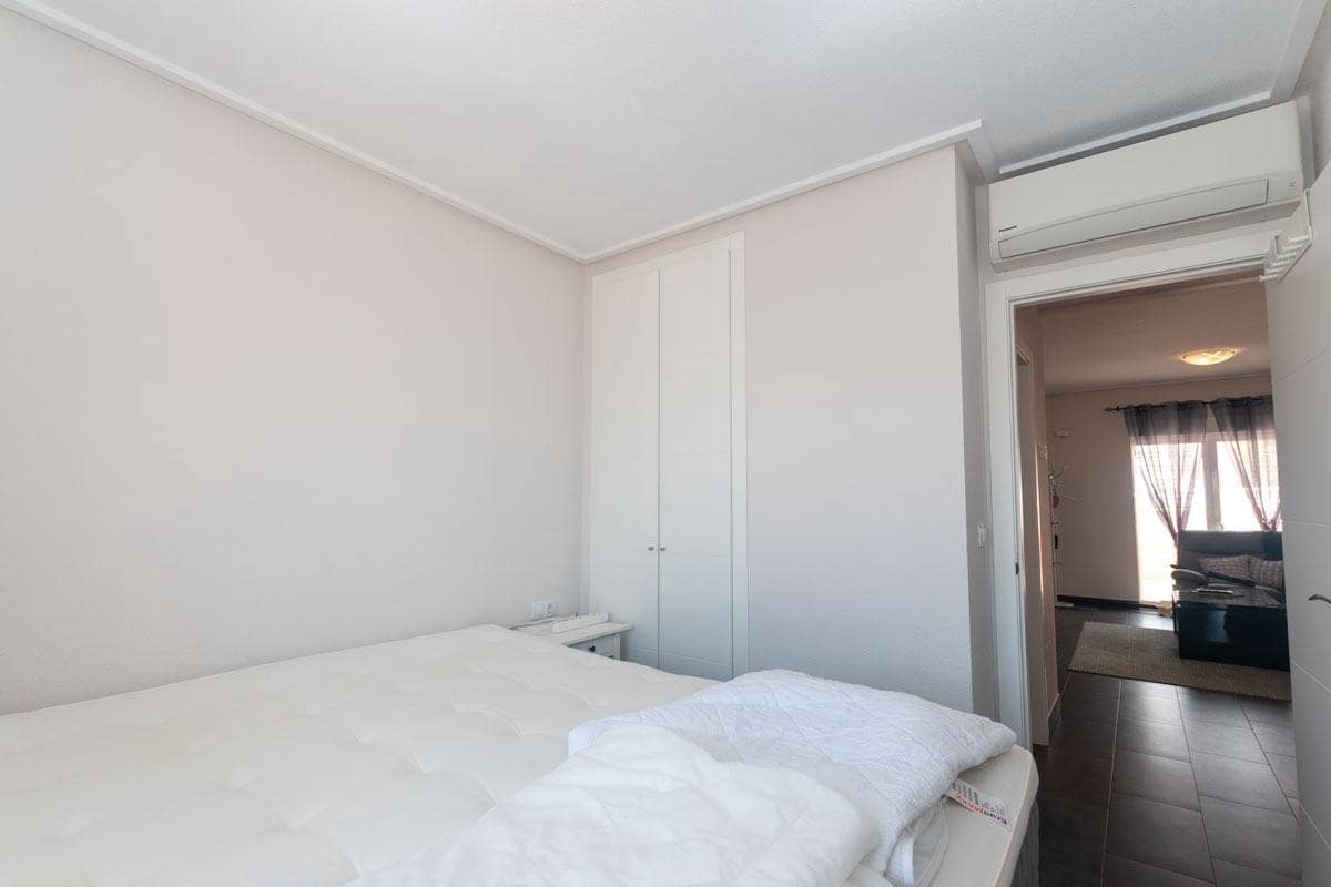 3 soveværelse Semi-Rækkehus til salg i Orihuela Costa med swimmingpool garage - € 295.000 (Ref: 9317937)