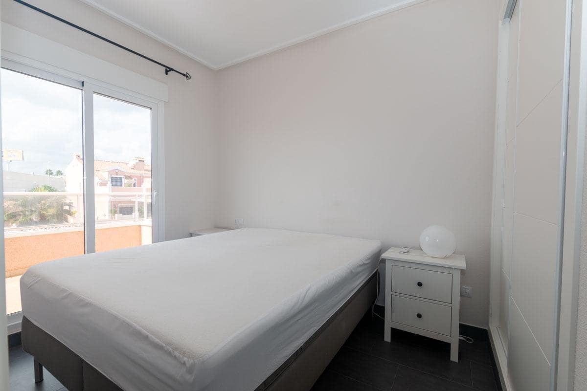 3 soveværelse Semi-Rækkehus til salg i Orihuela Costa med swimmingpool garage - € 295.000 (Ref: 9317937)