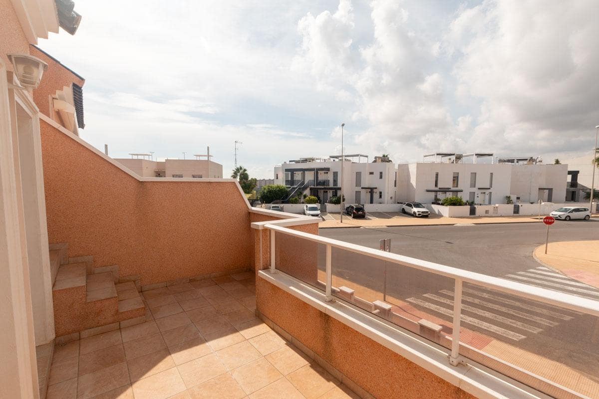 3 soveværelse Semi-Rækkehus til salg i Orihuela Costa med swimmingpool garage - € 295.000 (Ref: 9317937)