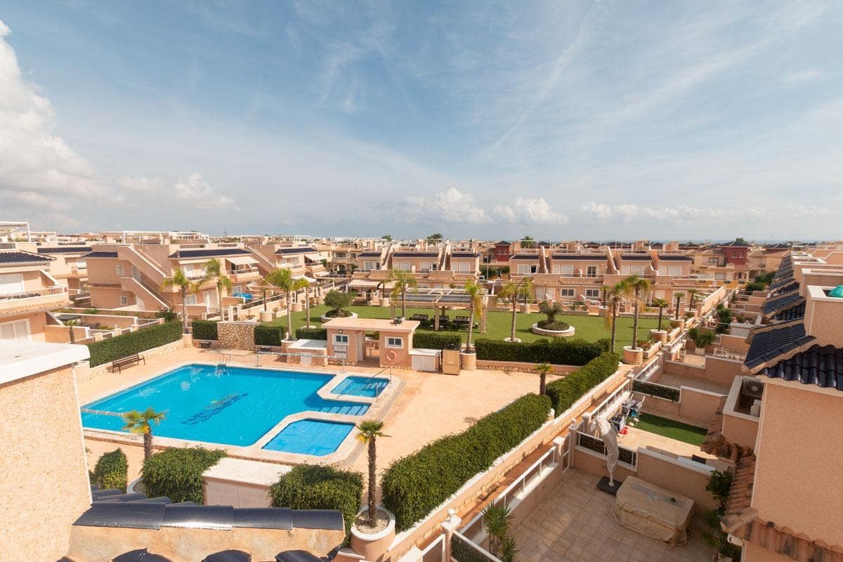 3 soveværelse Semi-Rækkehus til salg i Orihuela Costa med swimmingpool garage - € 295.000 (Ref: 9317937)