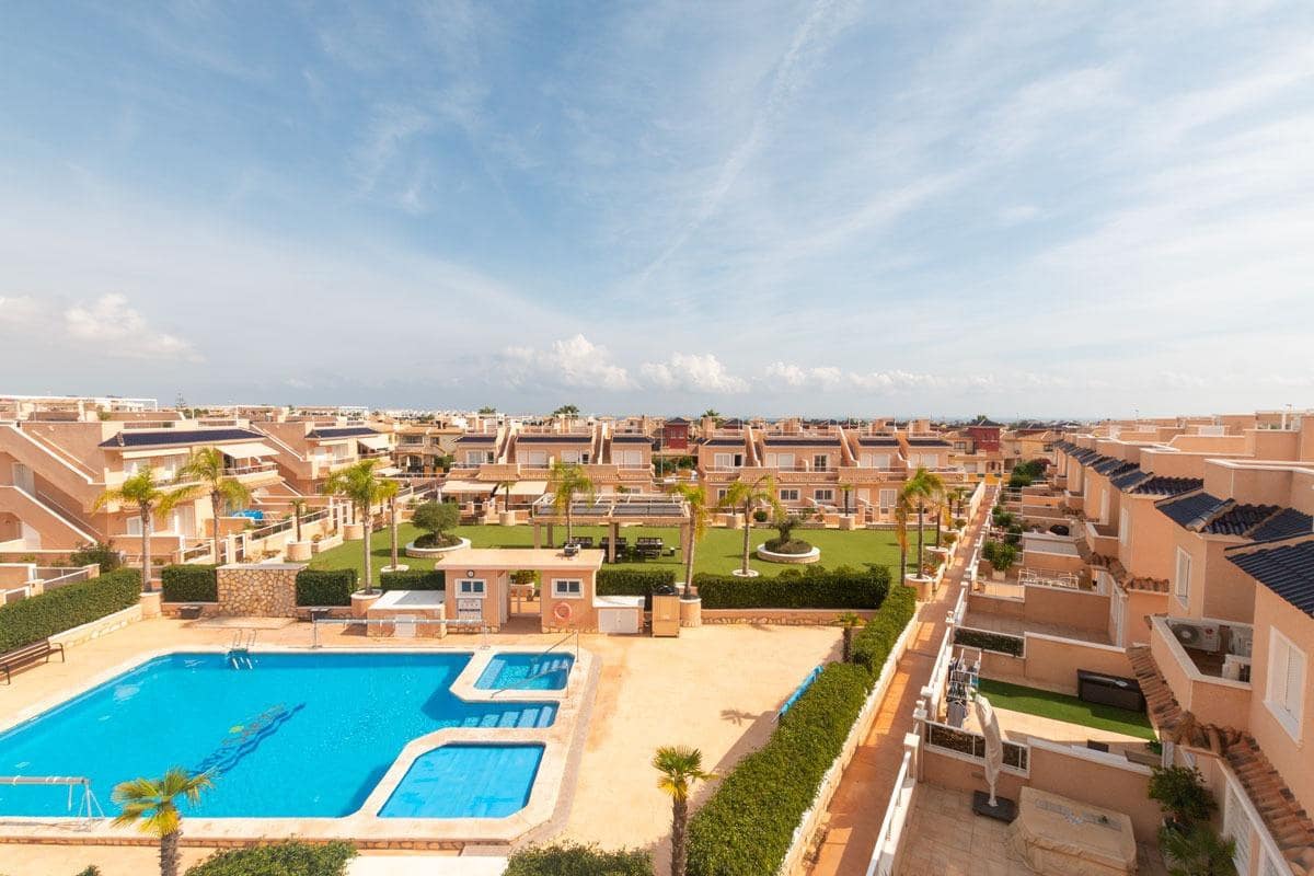 3 soveværelse Semi-Rækkehus til salg i Orihuela Costa med swimmingpool garage - € 295.000 (Ref: 9317937)