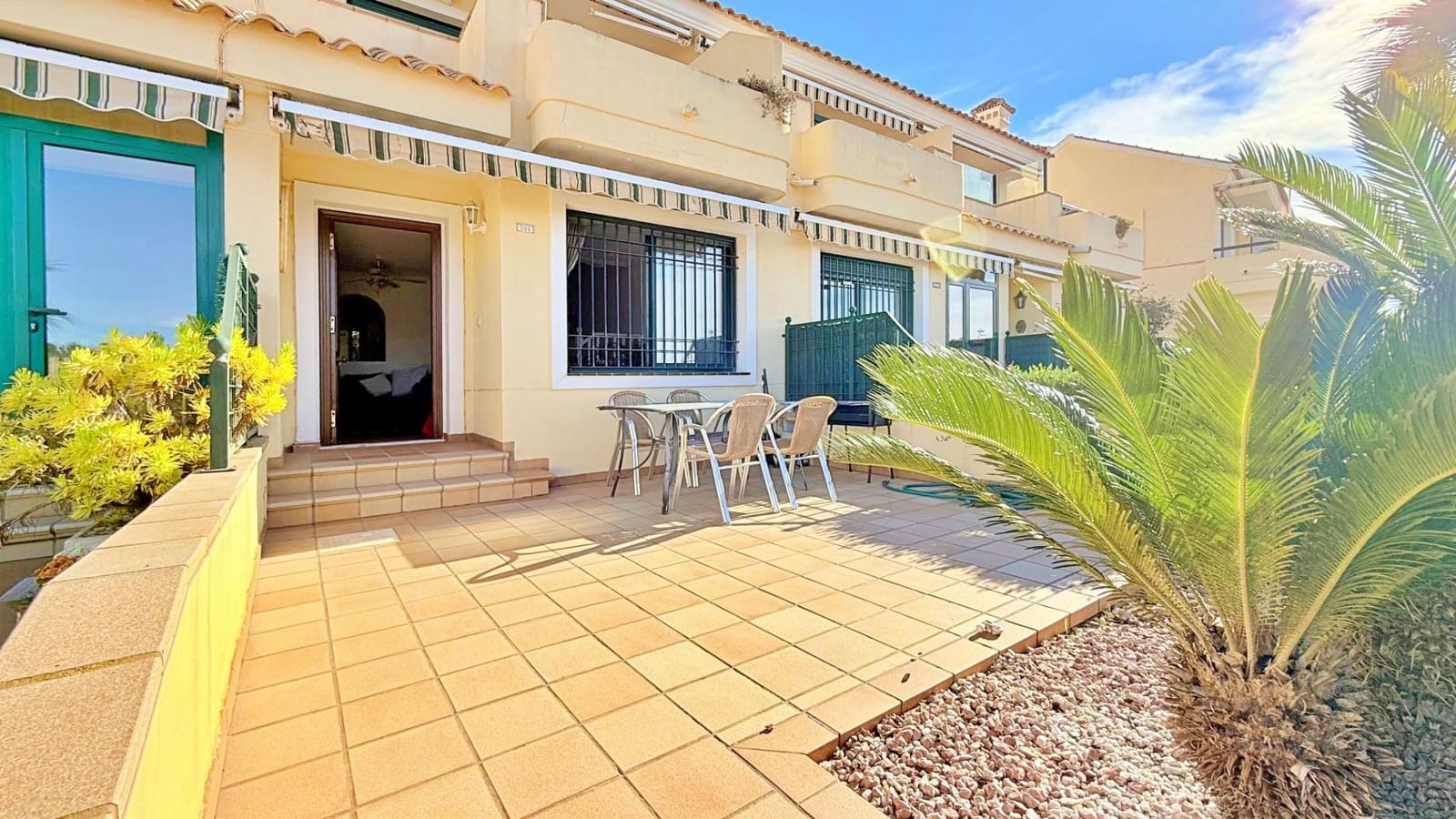 Adosado de 2 habitaciones en Orihuela Costa en venta con piscina - 215.000 € (Ref: 9565359)