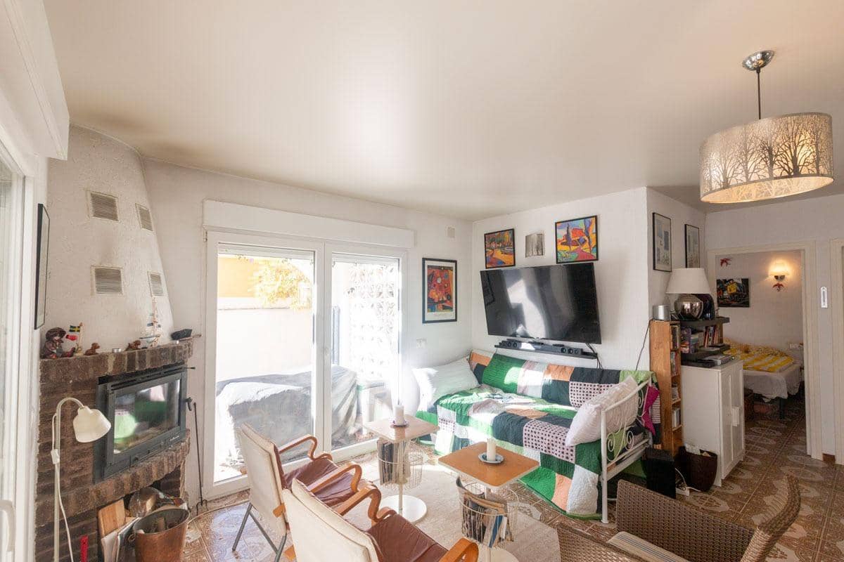 Chalet de 2 habitaciones en Torrevieja en venta con piscina - 350.000 € (Ref: 9608171)