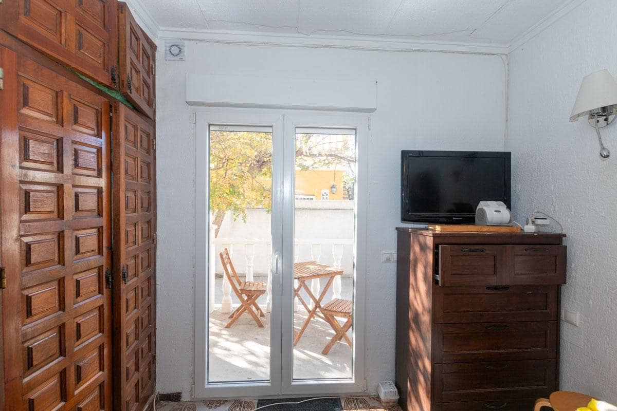 Chalet de 2 habitaciones en Torrevieja en venta con piscina - 350.000 € (Ref: 9608171)