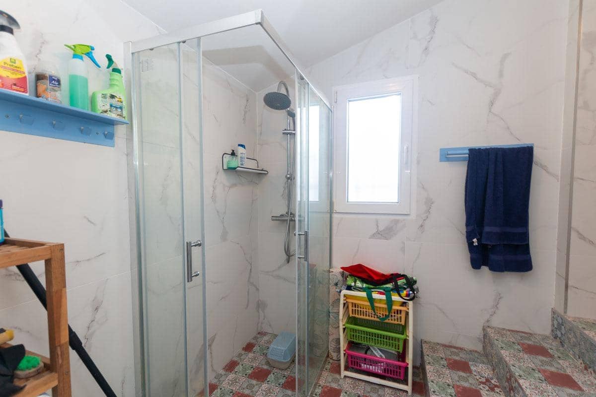 Chalet de 2 habitaciones en Torrevieja en venta con piscina - 350.000 € (Ref: 9608171)