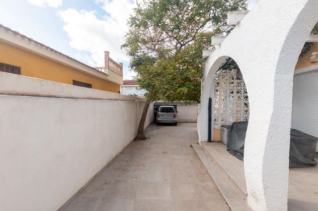 Chalet de 2 habitaciones en Playa del Cura, Torrevieja en venta con piscina - 350.000 € (Ref: 9608171)