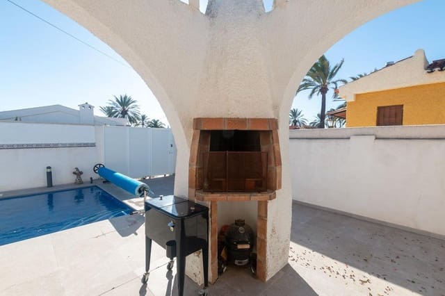 Chalet de 2 habitaciones en Playa del Cura, Torrevieja en venta con piscina - 350.000 € (Ref: 9608171)