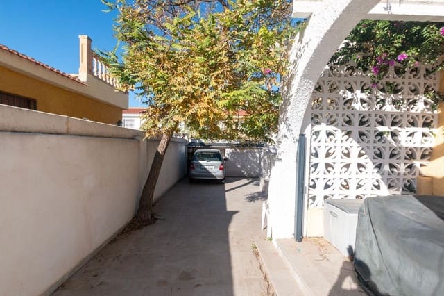 Chalet de 2 habitaciones en Playa del Cura, Torrevieja en venta con piscina - 350.000 € (Ref: 9608171)