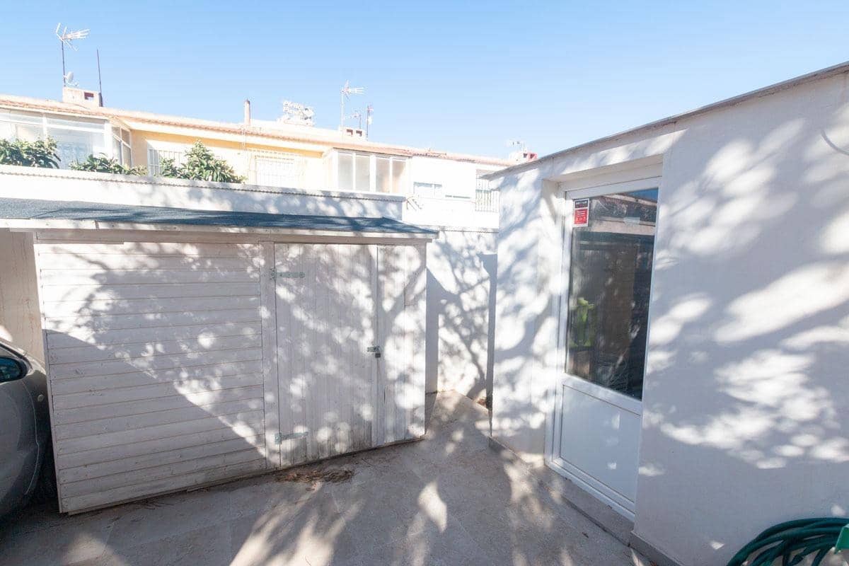 Chalet de 2 habitaciones en Torrevieja en venta con piscina - 350.000 € (Ref: 9608171)