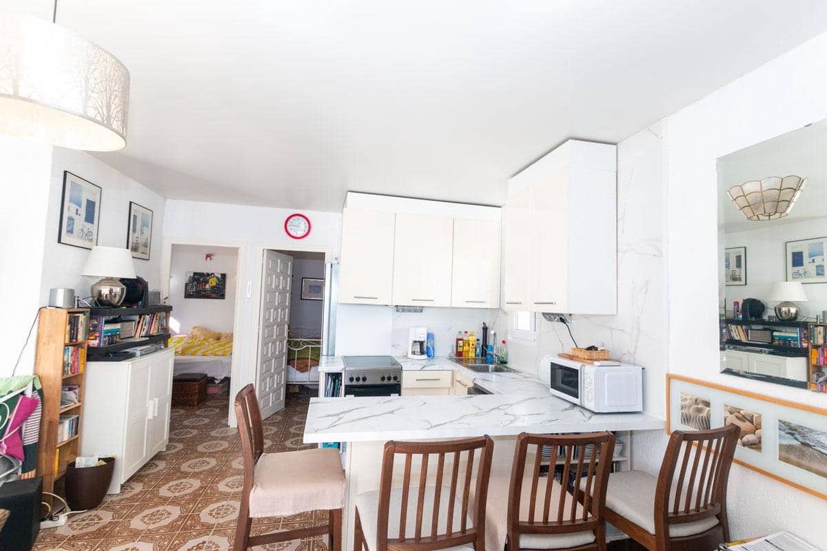 Chalet de 2 habitaciones en Torrevieja en venta con piscina - 350.000 € (Ref: 9608171)