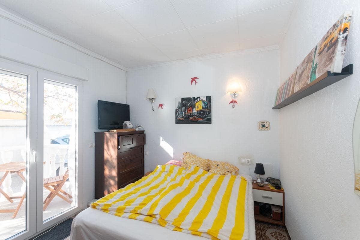 Chalet de 2 habitaciones en Torrevieja en venta con piscina - 350.000 € (Ref: 9608171)