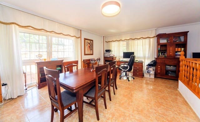 4 Zimmer Villa zu verkaufen in Los Balcones mit Pool - 510.000 € (Ref: 9627708)