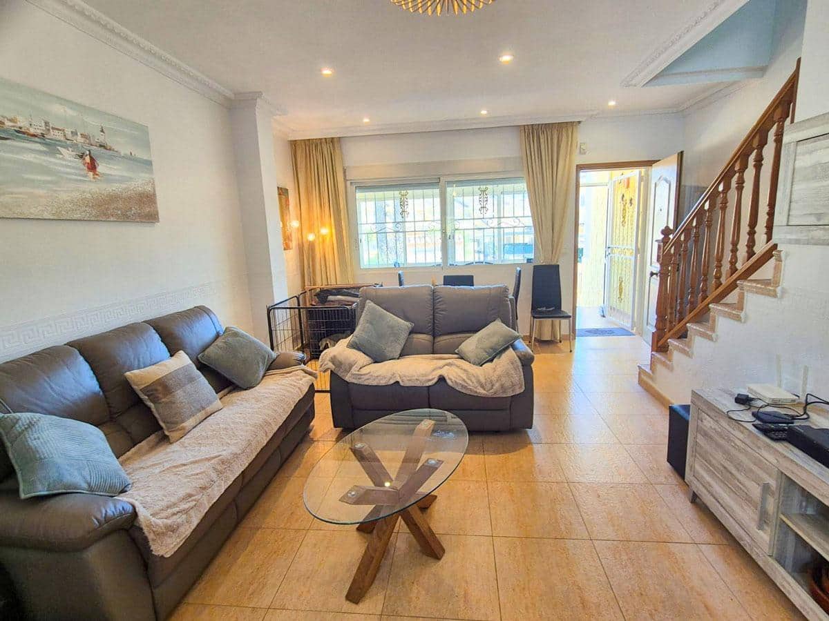 3 Zimmer Reihenhaus zu verkaufen in Torrevieja mit Pool Garage - 239.000 € (Ref: 9720099)