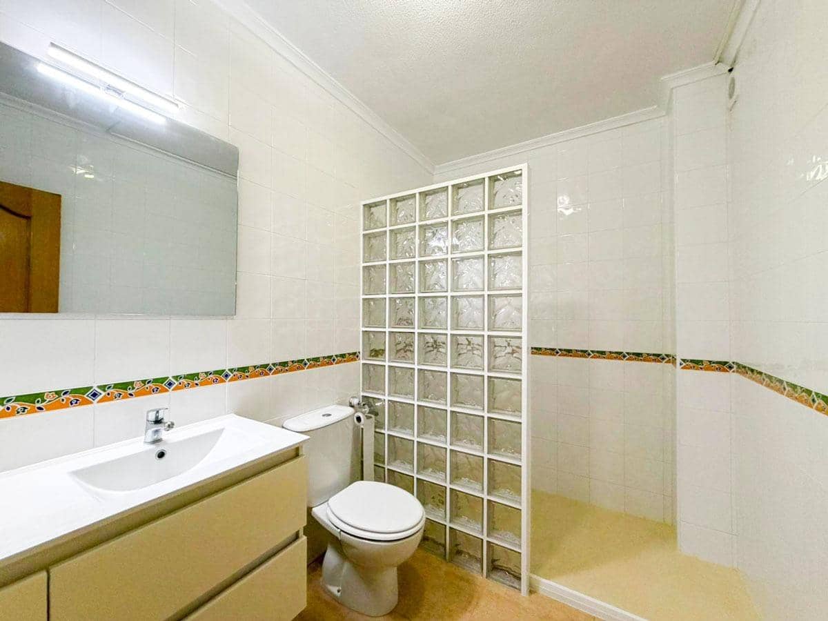 3 Zimmer Reihenhaus zu verkaufen in Torrevieja mit Pool Garage - 239.000 € (Ref: 9720099)