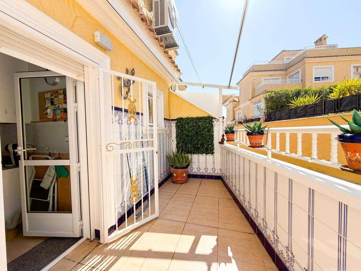 3 Zimmer Reihenhaus zu verkaufen in Torrevieja mit Pool Garage - 239.000 € (Ref: 9720099)