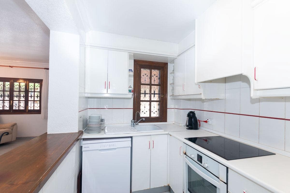 4 makuuhuone Huvila myytävänä paikassa La Zenia mukana uima-altaan 
autotalli - 585 000 € (Ref: 9778285)