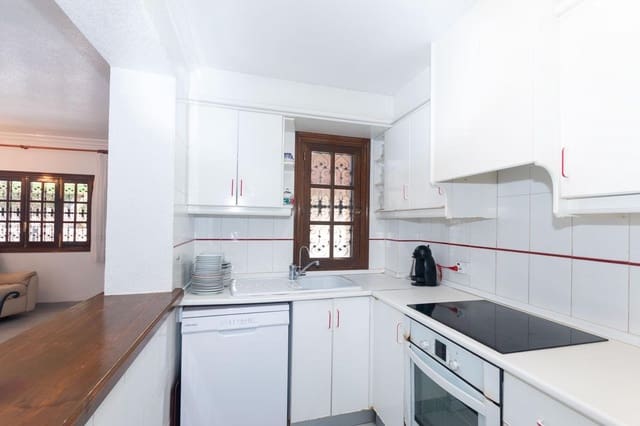 4 makuuhuone Huvila myytävänä paikassa La Zenia, Orihuela mukana uima-altaan 
autotalli - 585 000 € (Ref: 9778285)