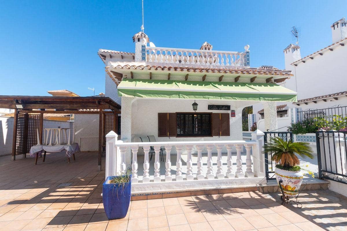 4 makuuhuone Huvila myytävänä paikassa La Zenia mukana uima-altaan 
autotalli - 585 000 € (Ref: 9778285)