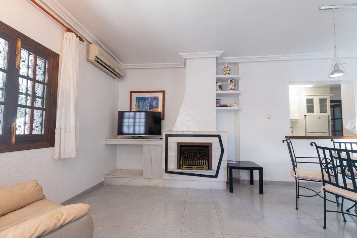 4 makuuhuone Huvila myytävänä paikassa La Zenia mukana uima-altaan 
autotalli - 585 000 € (Ref: 9778285)