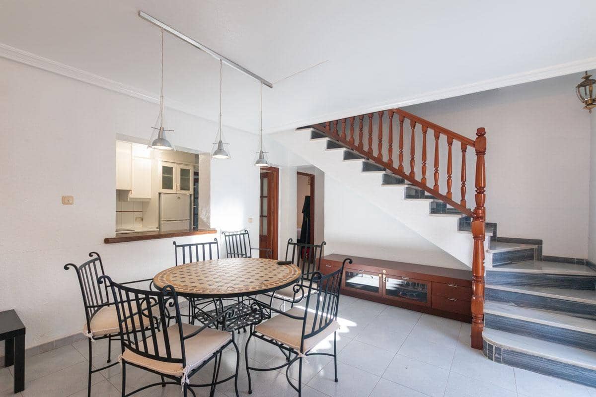 4 makuuhuone Huvila myytävänä paikassa La Zenia mukana uima-altaan 
autotalli - 585 000 € (Ref: 9778285)