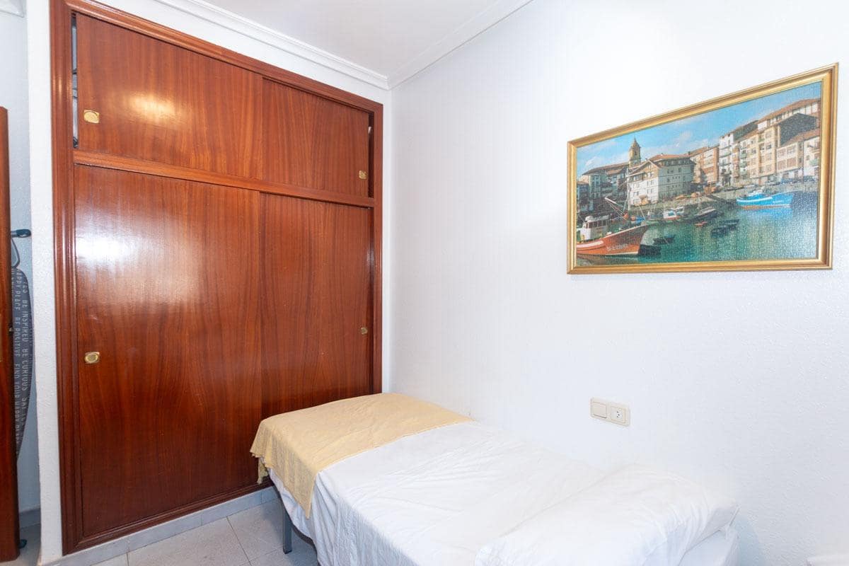 4 makuuhuone Huvila myytävänä paikassa La Zenia mukana uima-altaan 
autotalli - 585 000 € (Ref: 9778285)