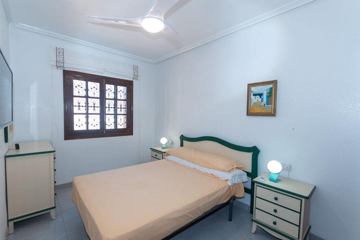 4 makuuhuone Huvila myytävänä paikassa La Zenia mukana uima-altaan 
autotalli - 585 000 € (Ref: 9778285)