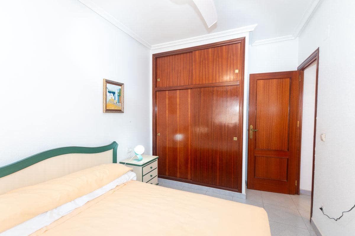 4 makuuhuone Huvila myytävänä paikassa La Zenia mukana uima-altaan 
autotalli - 585 000 € (Ref: 9778285)